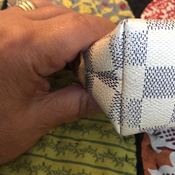 Louis Vuitton Damier Azur Cosmetic Case - Picture 5 of 14